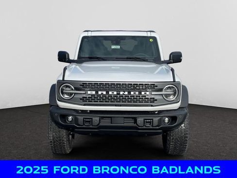 New 2025 Ford Bronco Badlands image 8