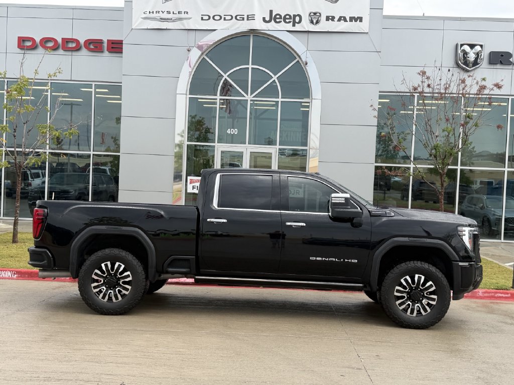 Used 2025 GMC Sierra 2500 Denali Ultimate AWD/4WD image 3