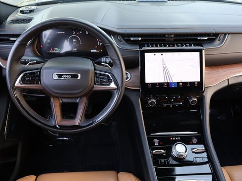 Used 2023 Jeep Grand Cherokee Summit image 16