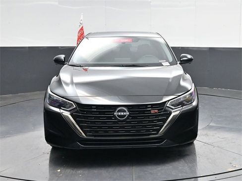 Used 2025 Nissan Sentra SR w/ SR Premium Package image 8