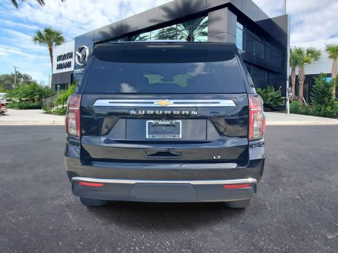 Used 2024 Chevrolet Suburban LT RWD image 4