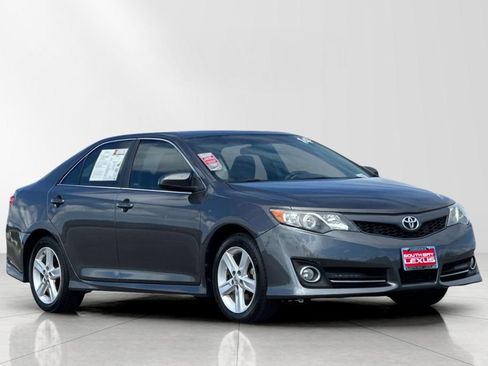 Used 2014 Toyota Camry SE FWD image 8