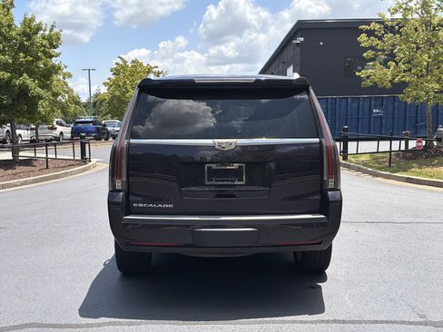 Used 2018 Cadillac Escalade Luxury AWD/4WD image 14