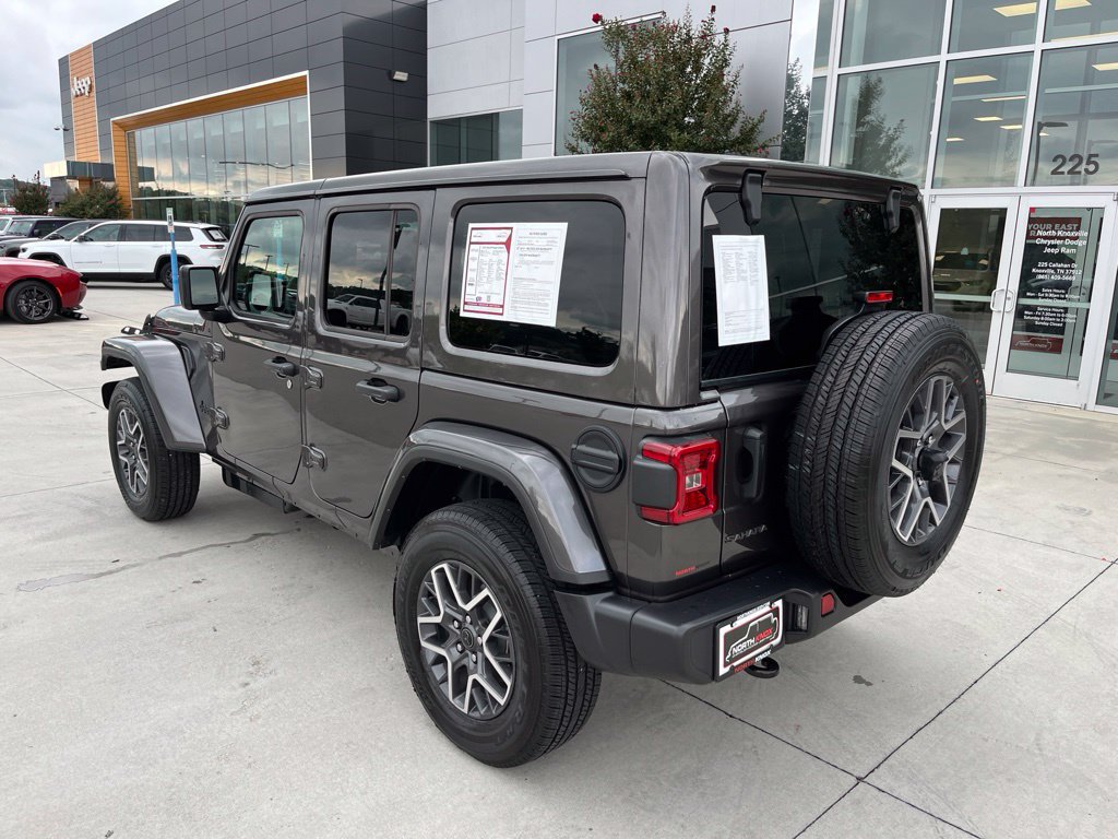 Used 2026 Jeep Wrangler Unlimited Sahara AWD/4WD image 18