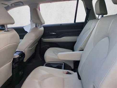 Certified 2025 Toyota Grand Highlander AWD Hybrid image 18