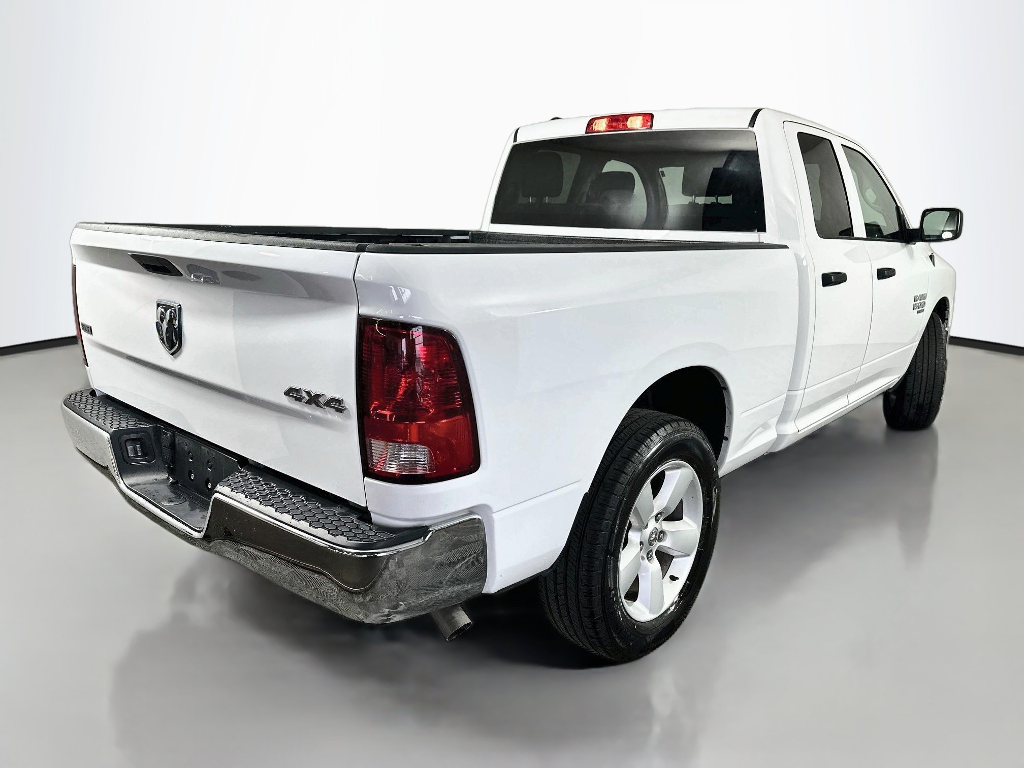Used 2024 RAM 1500 Classic SLT AWD/4WD image 7
