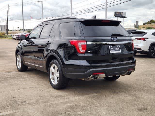 Used 2018 Ford Explorer XLT FWD image 4