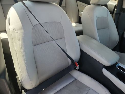 Used 2025 Nissan Altima 2.5 SV FWD image 14
