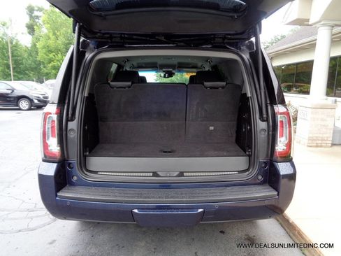 Used 2017 GMC Yukon SLT image 30