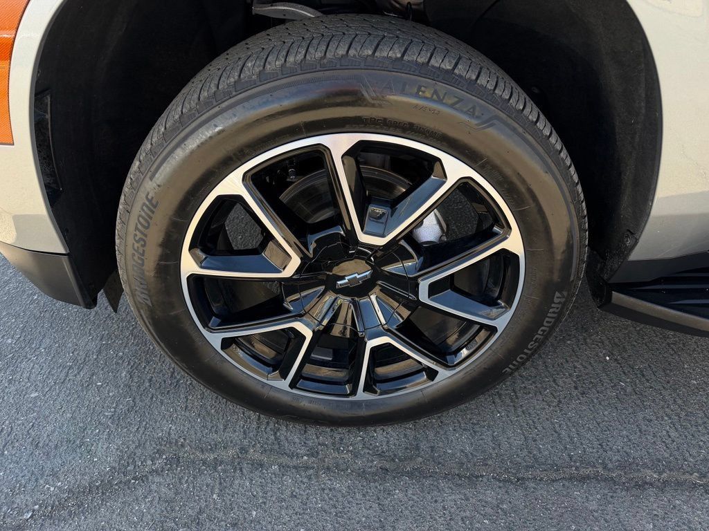 Used 2025 Chevrolet Tahoe RST w/ Comfort Package RWD image 9