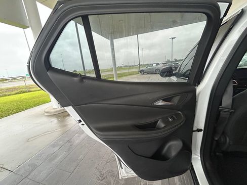 Used 2024 Buick Encore GX Preferred FWD image 9