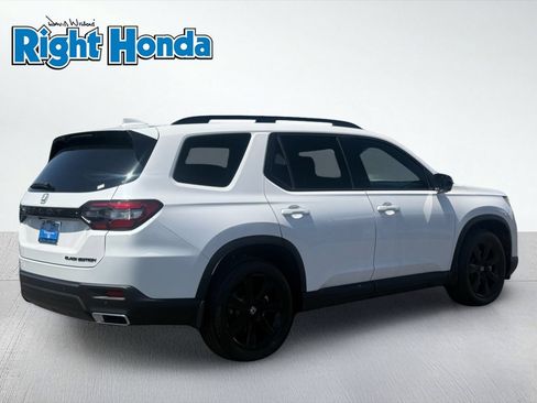 Used 2025 Honda Pilot Black Edition image 4
