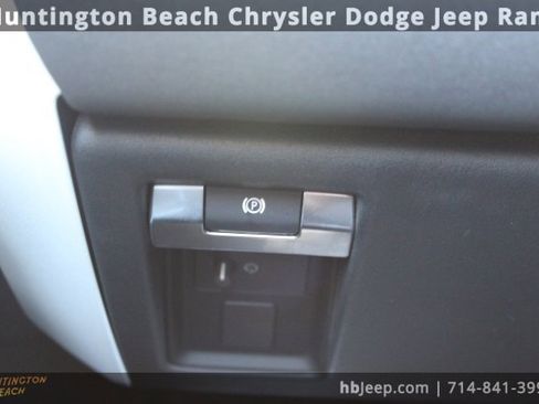 Used 2023 Land Rover Defender 110 SE image 21