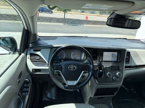 Used 2019 Toyota Sienna XLE Premium w/ Outdoor Package AWD/4WD image 14