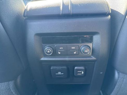Used 2023 Chevrolet Traverse Premier AWD/4WD image 20