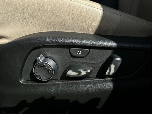 Certified 2024 Cadillac XT4 Premium Luxury image 20