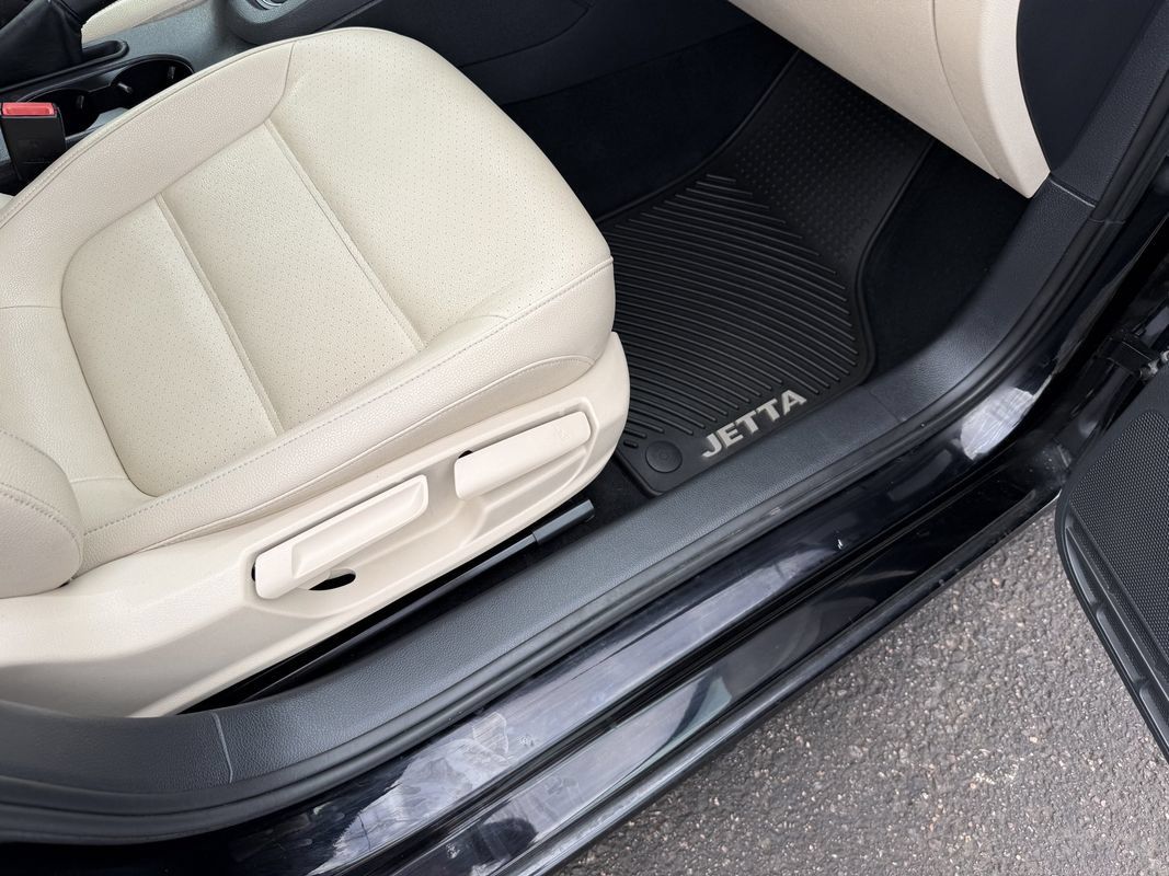 Used 2017 Volkswagen Jetta SE FWD image 26