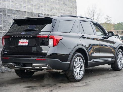 New 2026 Ford Explorer Active w/ Active Comfort Package image 7