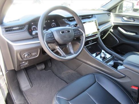 New 2026 Jeep Grand Cherokee Limited w/ Luxury Tech Group II RWD image 14