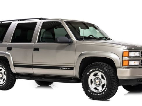 Used 2000 Chevrolet Tahoe Z71 w/ Comfort & Security Pkg image 1