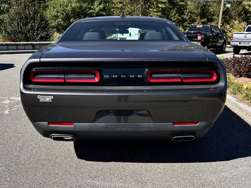 Used 2017 Dodge Challenger SXT w/ Driver Convenience Group image 9