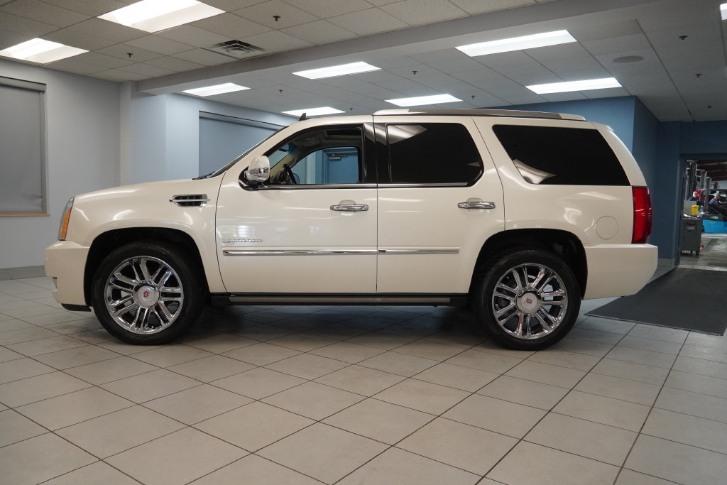 Certified 2014 Cadillac Escalade Platinum AWD/4WD image 2