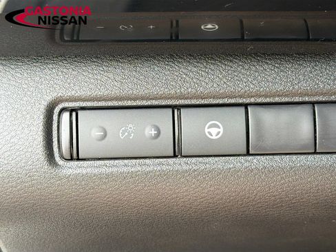 Used 2023 Nissan Pathfinder SV AWD/4WD image 31