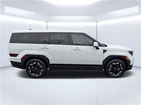 Used 2025 Hyundai Santa Fe SE image 2