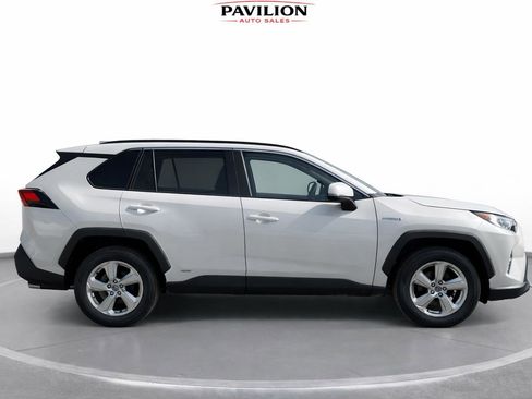 Used 2021 Toyota RAV4 XLE Premium image 5