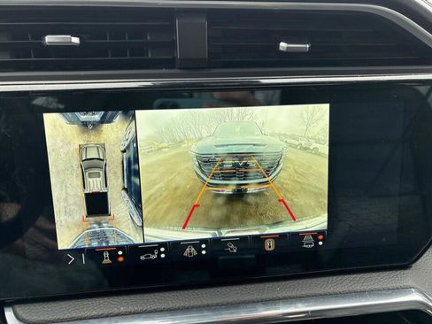 Used 2024 GMC Sierra 1500 Denali w/ Technology Package AWD/4WD image 11