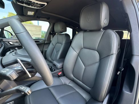 New 2026 Porsche Macan AWD/4WD image 5
