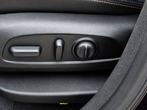 Used 2018 Chevrolet Equinox Premier FWD image 16