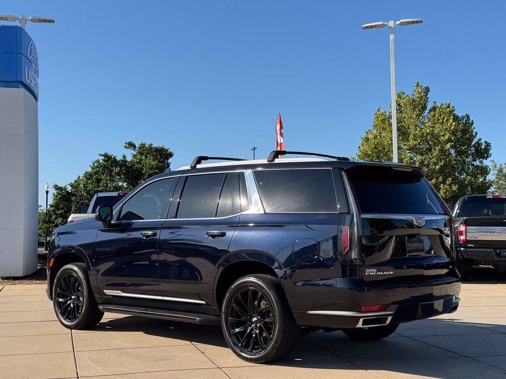 Used 2021 Cadillac Escalade Premium Luxury AWD/4WD image 8