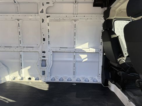 Used 2025 RAM ProMaster 2500 w/ Convenience Group image 11