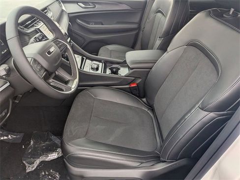 New 2025 Jeep Grand Cherokee Altitude image 12