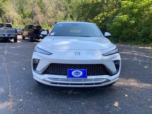 New 2025 Buick Envista Avenir image 2