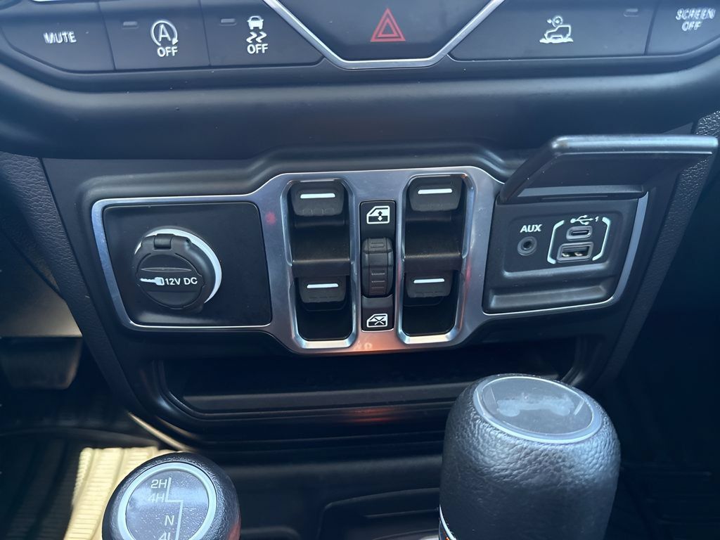 Used 2023 Jeep Wrangler Unlimited Sahara w/ Cold Weather Group AWD/4WD image 27