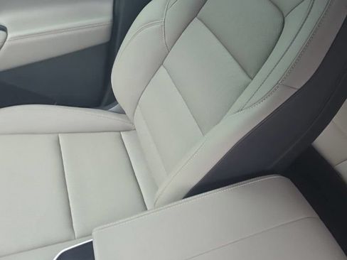 Used 2025 GMC Terrain Elevation w/ Elevation Premium Package AWD/4WD image 8