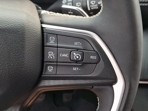 Used 2023 Jeep Grand Cherokee Laredo w/ Luxury Tech Group I AWD/4WD image 23