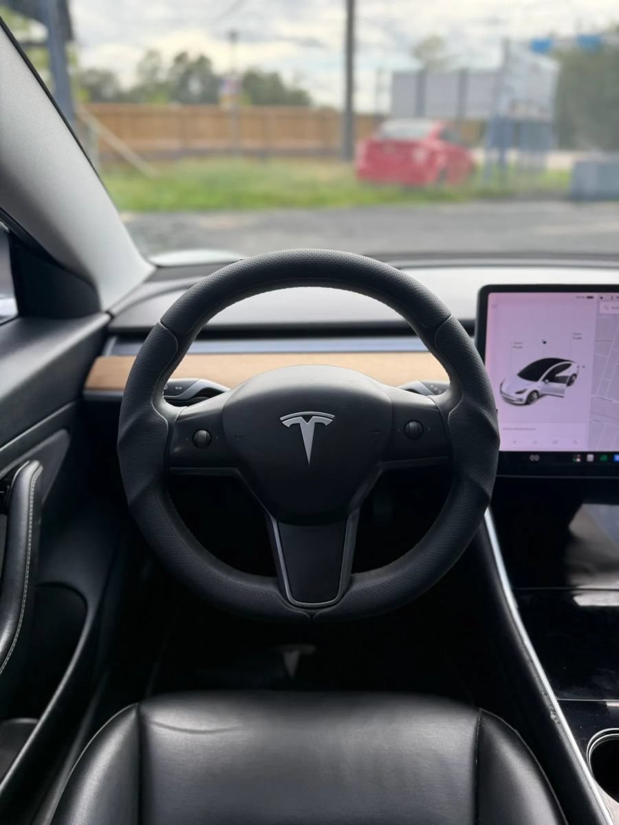 Used 2020 Tesla Model 3 Standard Range RWD image 16