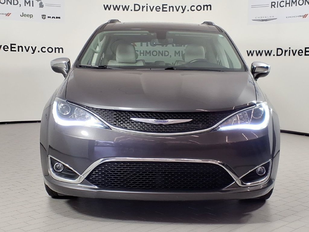 Used 2020 Chrysler Pacifica Limited FWD image 2