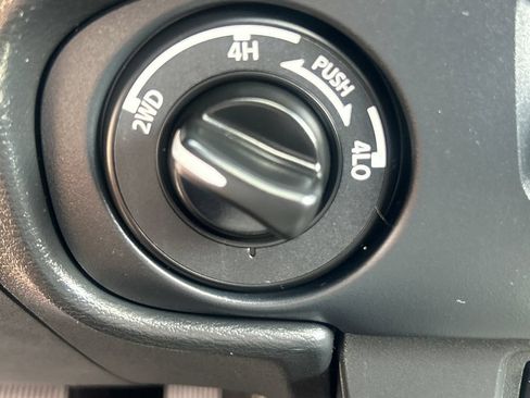 Used 2022 Nissan Frontier PRO-4X w/ Pro-4X Premium Package AWD/4WD image 34