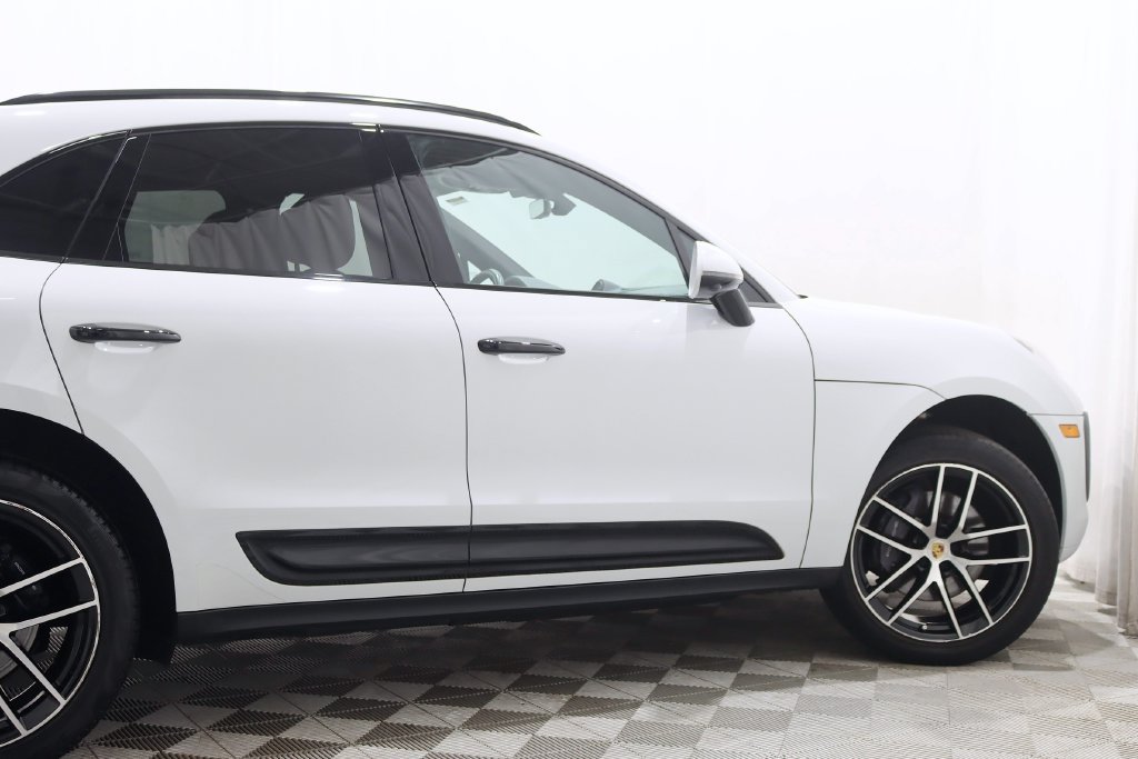 Used 2022 Porsche Macan AWD/4WD image 9