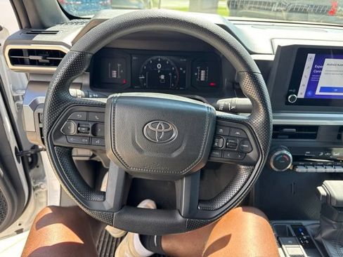 Used 2025 Toyota Tacoma SR5 AWD/4WD image 17