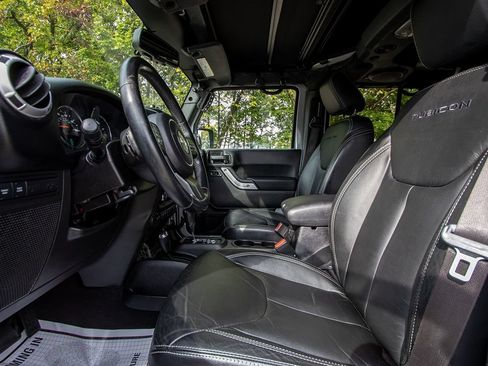 Used 2013 Jeep Wrangler Unlimited Rubicon w/ Connectivity Group AWD/4WD image 9