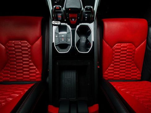 Used 2019 Lamborghini Urus AWD/4WD image 38