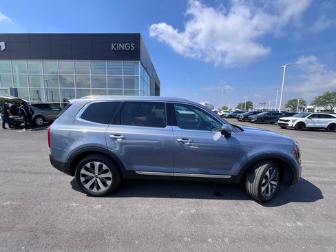 Certified 2022 Kia Telluride EX w/ EX Premium Package FWD image 3