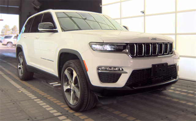 Used 2022 Jeep Grand Cherokee Limited 4xe w/ Luxury Tech Group II AWD/4WD image 3
