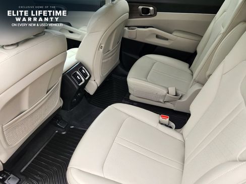 Used 2022 Kia Sorento EX w/ Panoramic Sunroof Package FWD image 28
