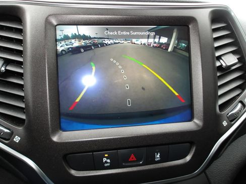 Used 2021 Jeep Cherokee Trailhawk w/ Sun, Sound & Nav Group AWD/4WD image 20